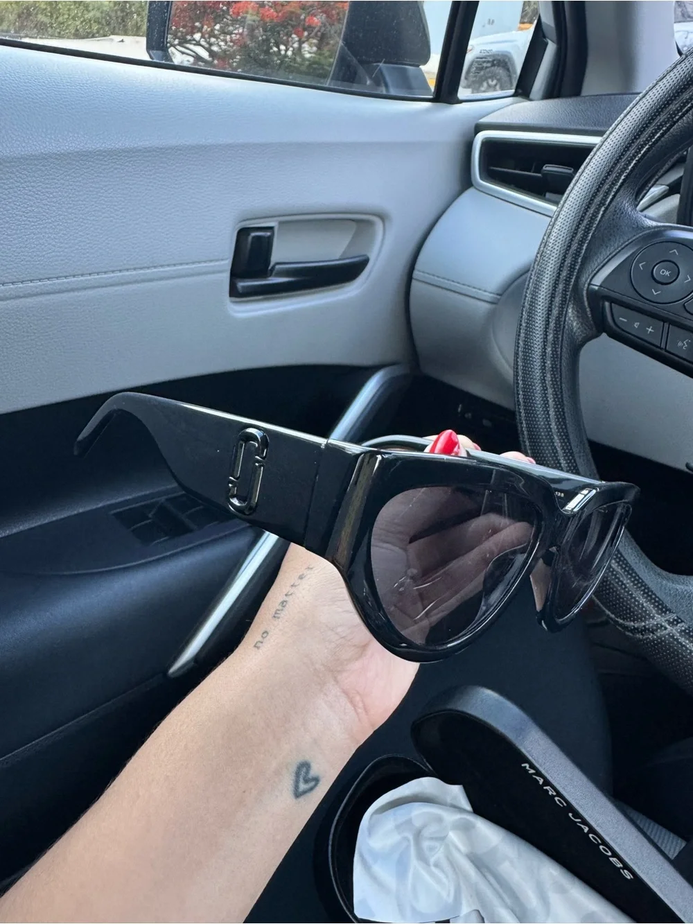 Marc Jacobs Glossy Black Oversized Cat-Eye Sunglasses